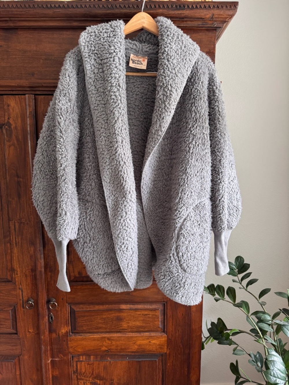 Nordic Beach Original Body Wrap Fluffy Sherpa Hooded Cardigan Gray